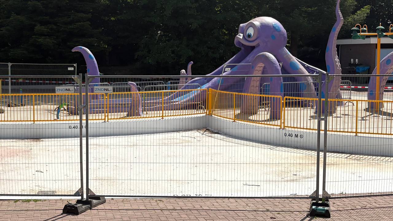 Het bad van Speelpark De Splinter in Eindhoven ligt er troosteloos bij (foto: Rogier van Son). 