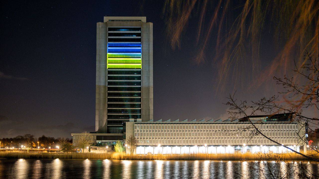 De oekraiense vlag geprojecteerd op het provinciehuis in Den Bosch in 2022 (Foto: Provincie Noord-Brabant)