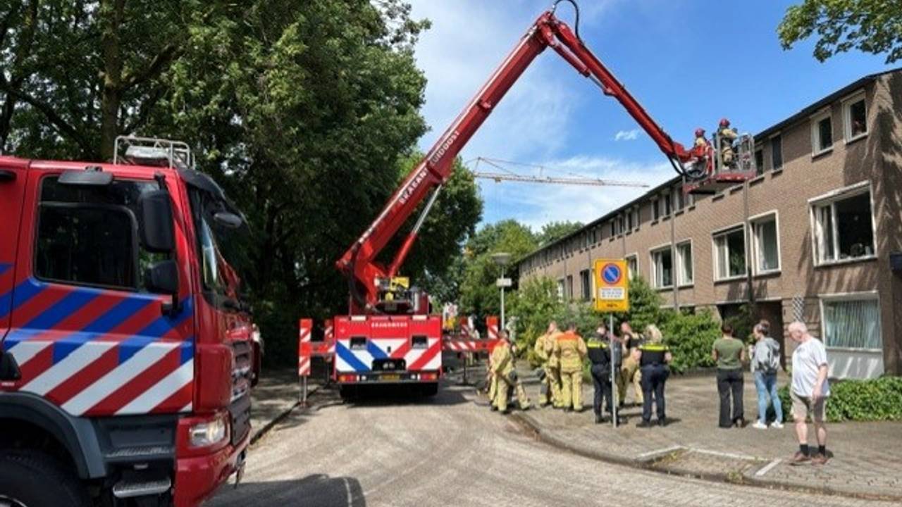 Blikseminslag bij huis in Eindhoven (foto: Hans Janssen). 
