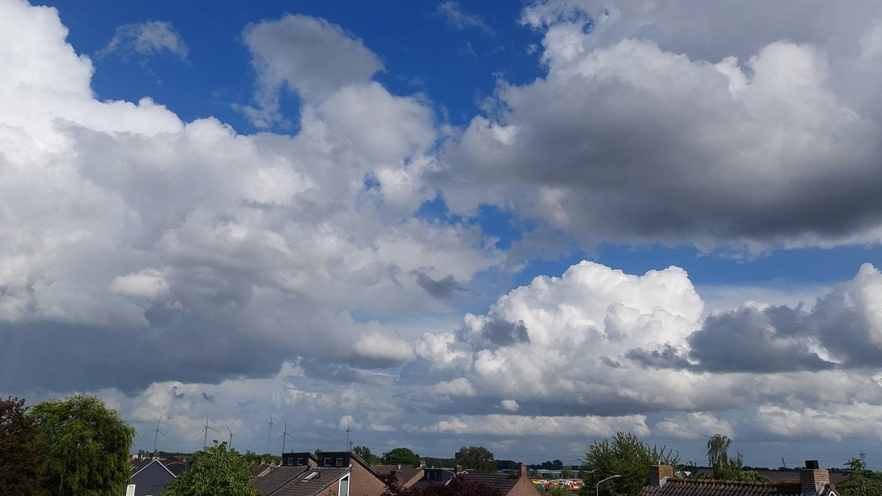 Mooie bewolking in Made (foto: Anja Bastiaansen).