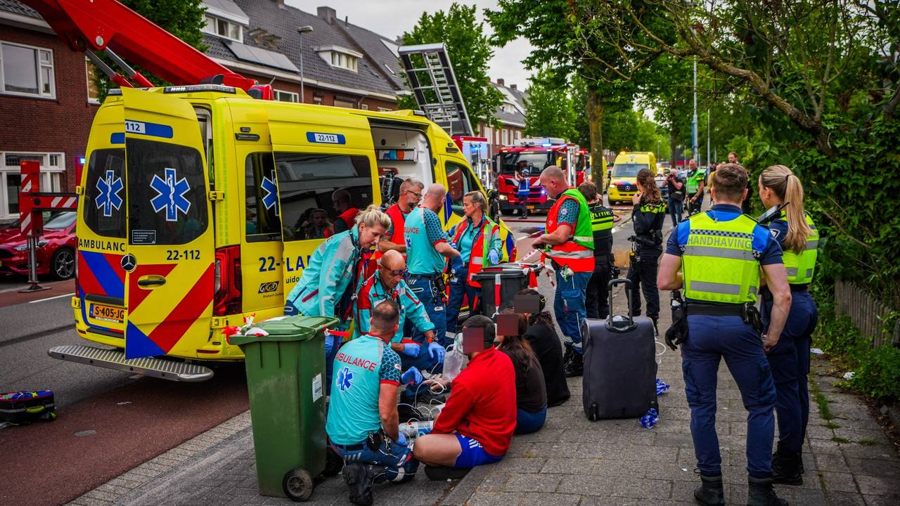 Meerdere gewonden bij felle woningbrand in Eindhoven (foto: Persbureau Heitink).