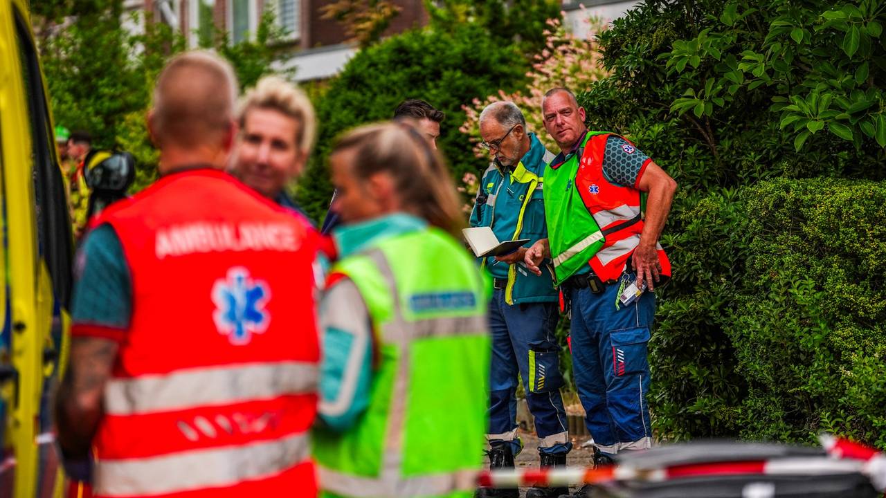 Meerdere gewonden bij felle woningbrand in Eindhoven (foto: Persbureau Heitink).