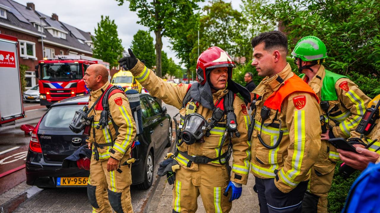 Meerdere gewonden bij felle woningbrand in Eindhoven (foto: Persbureau Heitink).