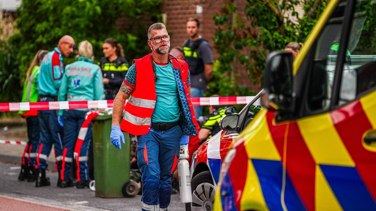 Meerdere gewonden bij felle woningbrand in Eindhoven (foto: Persbureau Heitink).