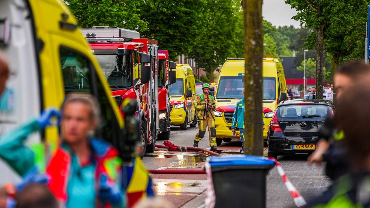 Meerdere gewonden bij felle woningbrand in Eindhoven (foto: Persbureau Heitink).