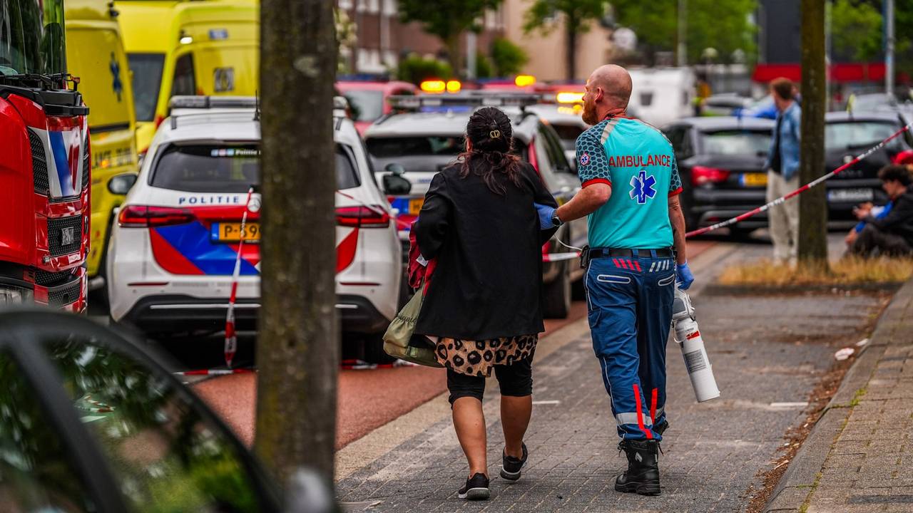 Meerdere gewonden bij felle woningbrand in Eindhoven (foto: Persbureau Heitink).