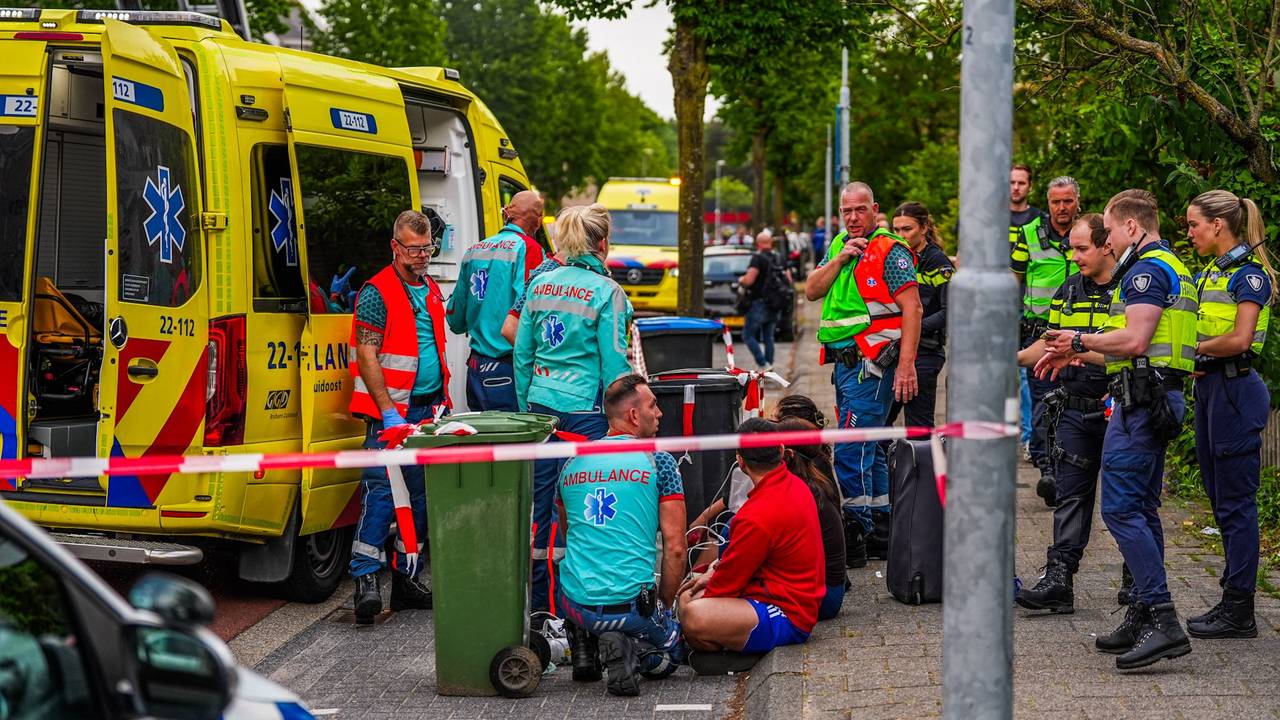 Meerdere gewonden bij felle woningbrand in Eindhoven (foto: Persbureau Heitink).