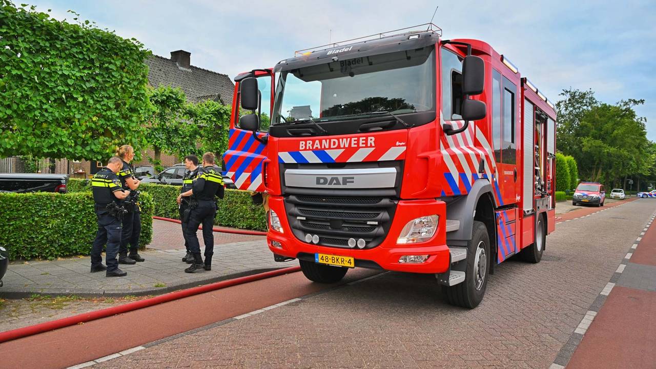 Brand in schuur bij kapsalon aan het Heeleind snel geblust (foto: Rico Vogels / Persbureau Heitink).