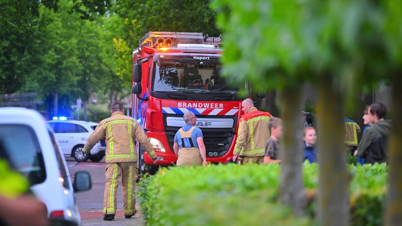 Brand in schuur bij kapsalon aan het Heeleind snel geblust (foto: Rico Vogels / Persbureau Heitink).