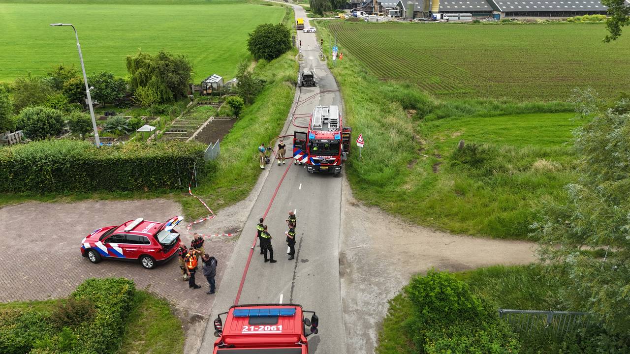 Elektrische auto uitgebrand bij Den Bosch (foto: Bart Meesters/Persbureau Heitink).