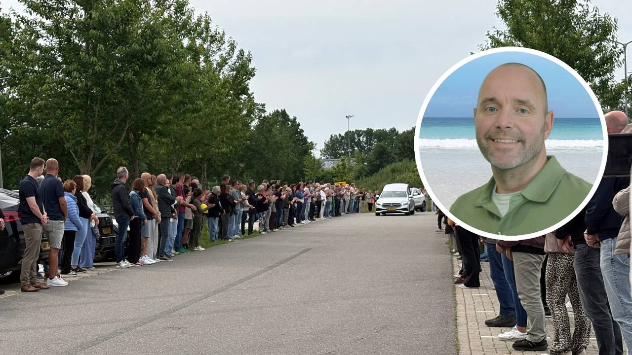 Ruim driehonderd mensen brachten een laatste groet aan Bas, die zeer waarschijnlijk bij een misdrijf om het leven kwam (Foto: Evie Hendriks, inzet: privéfoto).