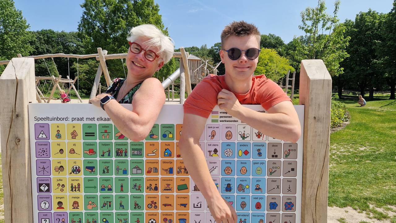 Luc kan nu wél meespelen dankzij communicatiebord in speeltuin