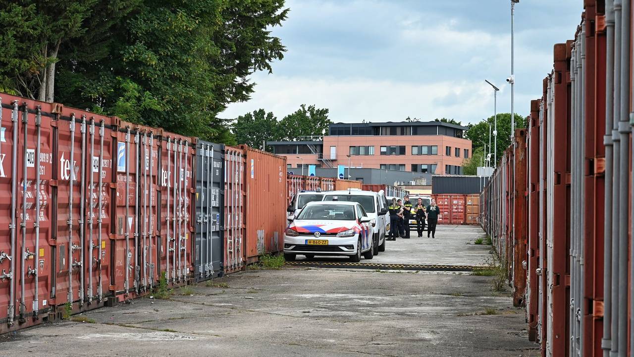 Zeecontainers zitten vol met spullen voor groot drugslab en hennepkwekerij