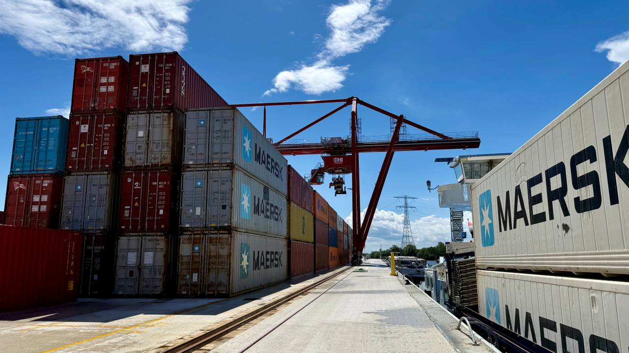 Containers op de kade van de nieuwe terminal in Bergen op Zoom (foto: Erik Peeters)