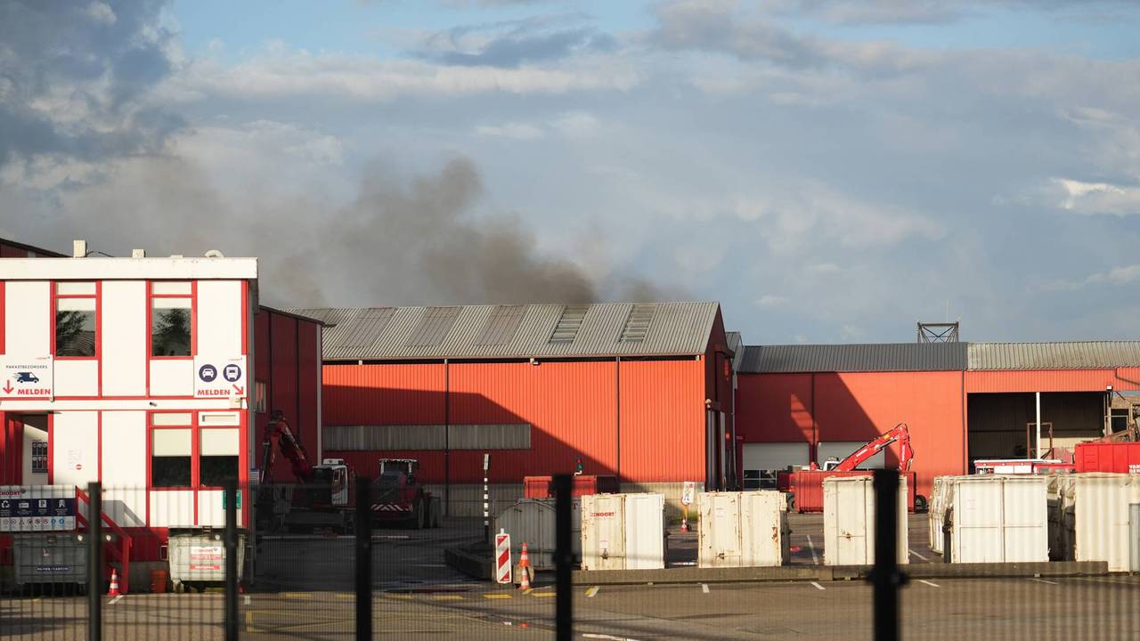 Brand in loods van recyclingbedrijf in Dongen snel onder controle
