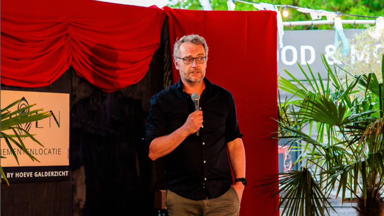 Cabaretier Rogier Kahlmann (foto: Instagram Rogier Kahlmann). 