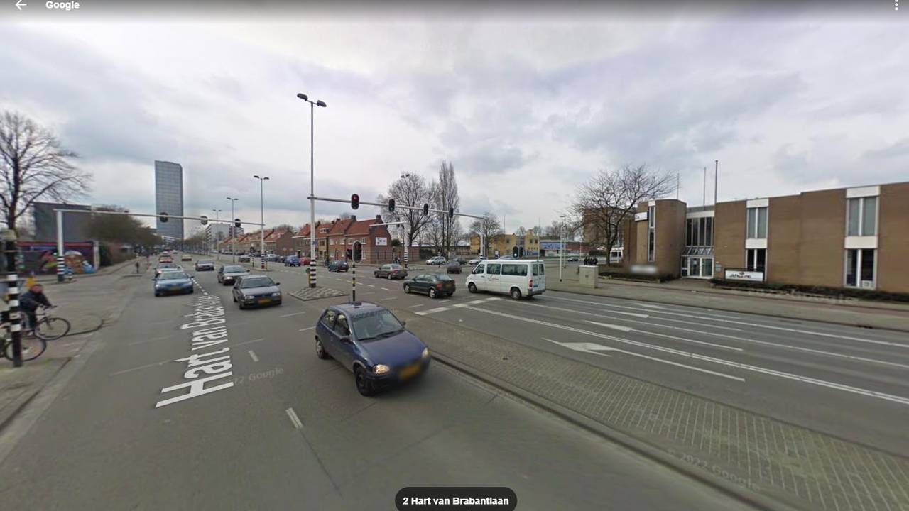 De kruising tussen de Sint Ceciliastraat en de Hart van Brabantlaan in Tilburg in 2009 (foto: Google Maps).