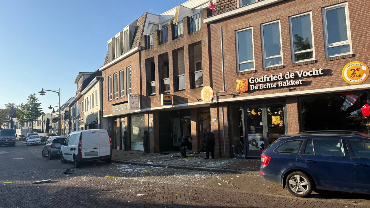 Ravage na plofkraak in Helmond (foto: Omroep Brabant).