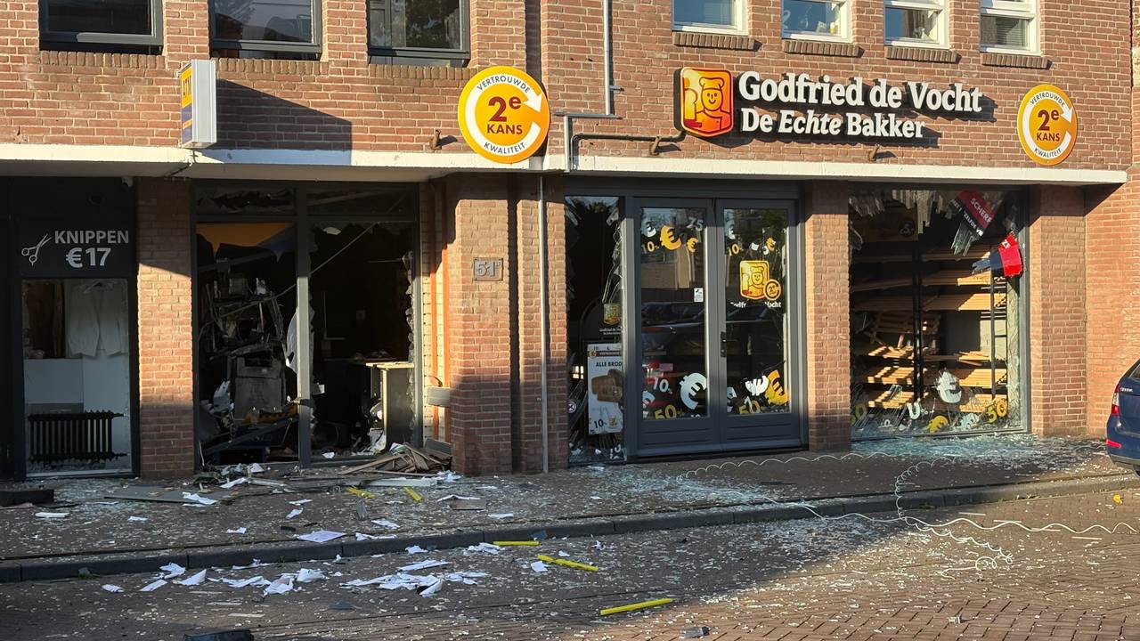 De schade is enorm na een plofkraak in Helmond (foto: Omroep Brabant).
