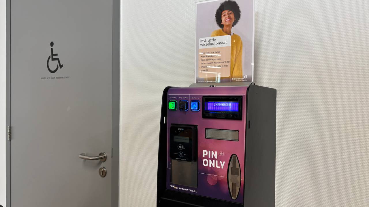 In de bieb staat een wisselautomaat om 50 cent te wisselen voor het toilet (foto: Omroep Brabant).