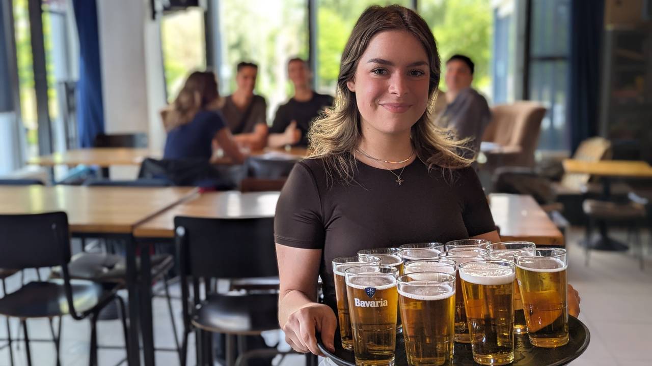 Renske Coolen is 21 geworden en dat moet gevierd worden (foto: Ferenc Triki). 