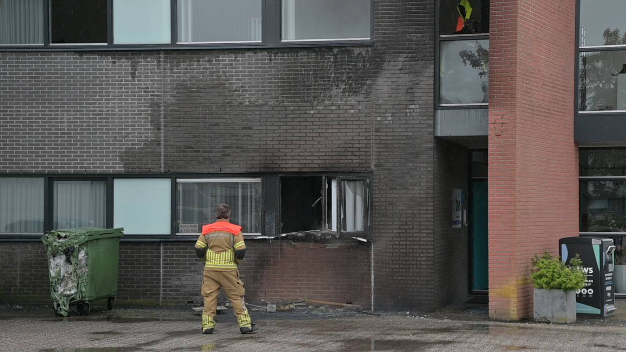 Containerbrand richt schade aan in Breda (foto: Persbureau Heitink).
