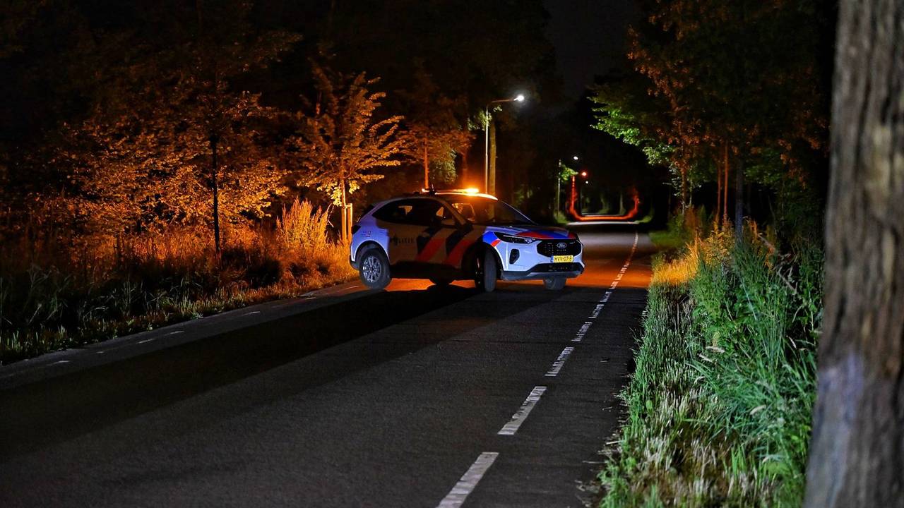 Vanwege politieonderzoek werd de Schoorstraat een tijd lang afgesloten (foto: Toby de Kort/Persbureau Heitink).