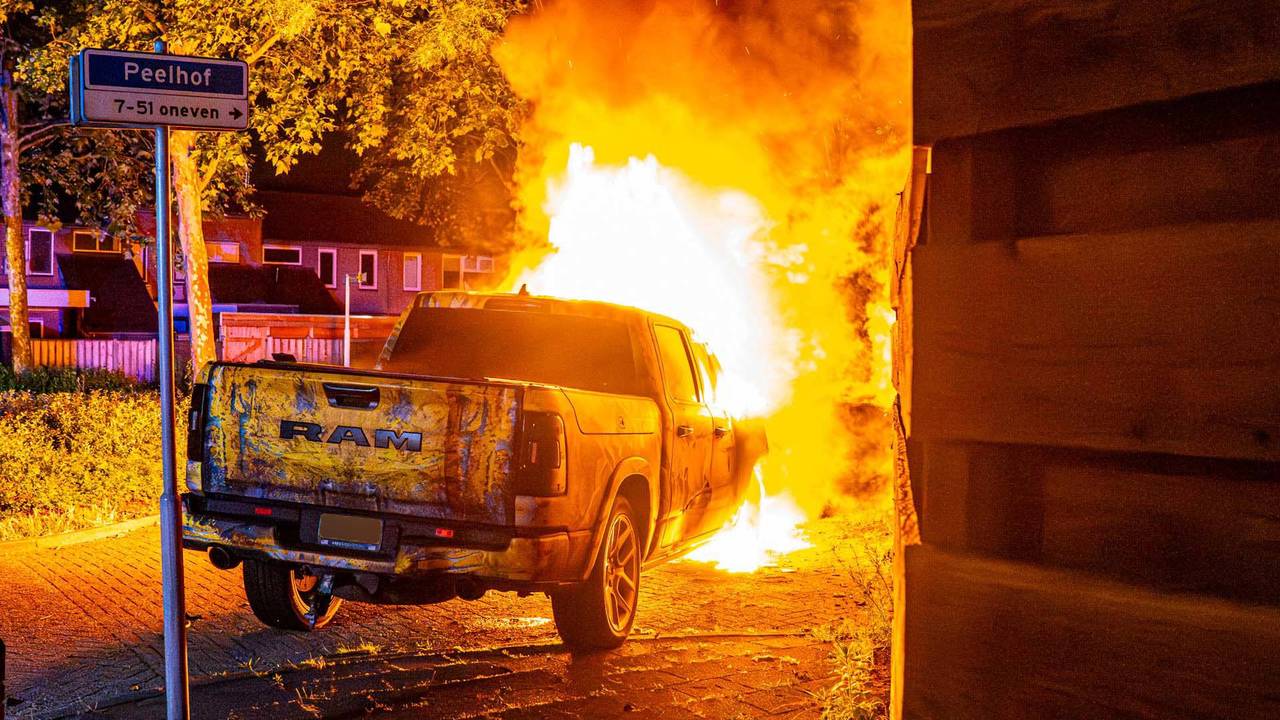 Zevende auto in Helmond door brand verwoest in twee weken tijd