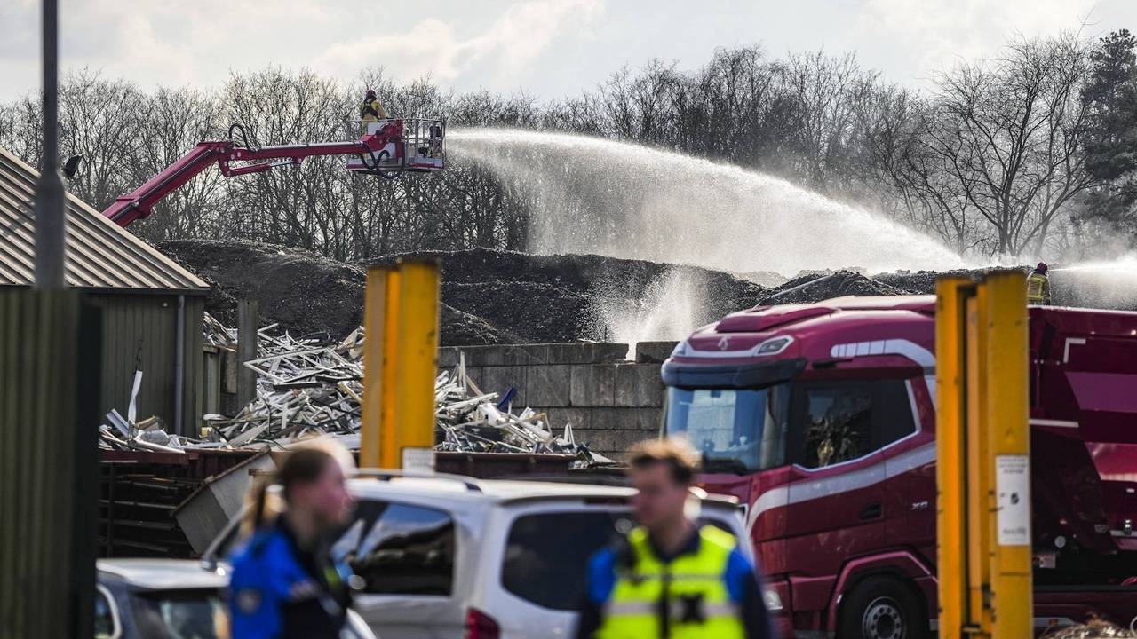 De brand bij schrootbedrijf Gerrits in Helmond in maart 2025 (foto: Persbureau Heitink).