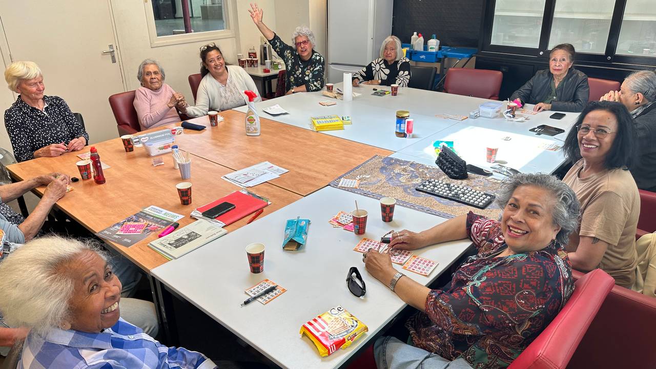 Bingo bij activiteitenclub Rumah Ina Kaka in buurthuis Toma.