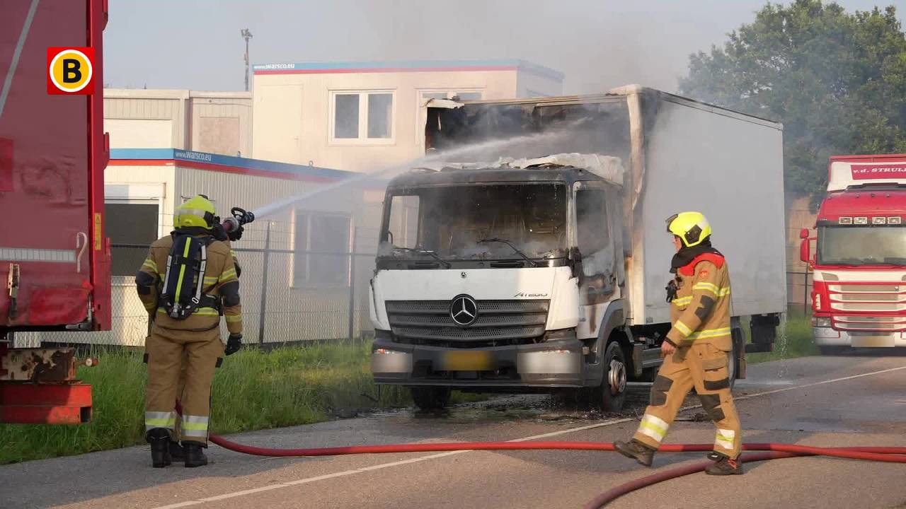 Vrachtwagen vat vlam op industrieterrein in Ravenstein