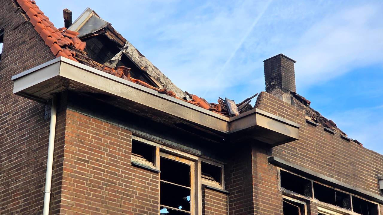 Woning in Rijen die is afgebrand (foto: Noel van Hooft).