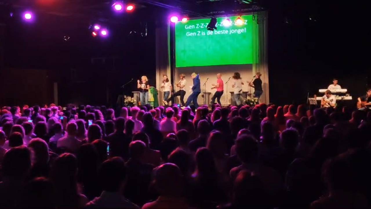 Het studentencabaret vorig jaar op het Stedelijk Gymnasium Breda (foto: privé) 