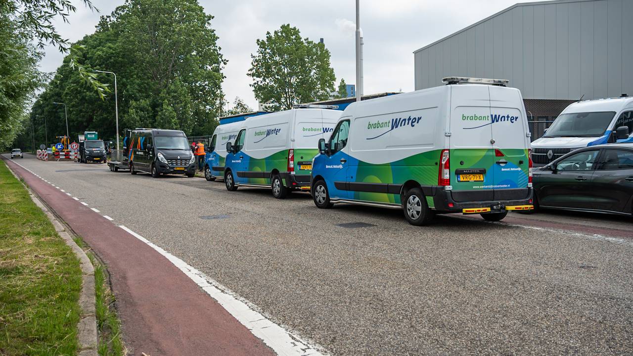 BrabantWater was urenlang op zoek naar de oorzaak (foto: Tom van der Put/Persbureau Heitink).