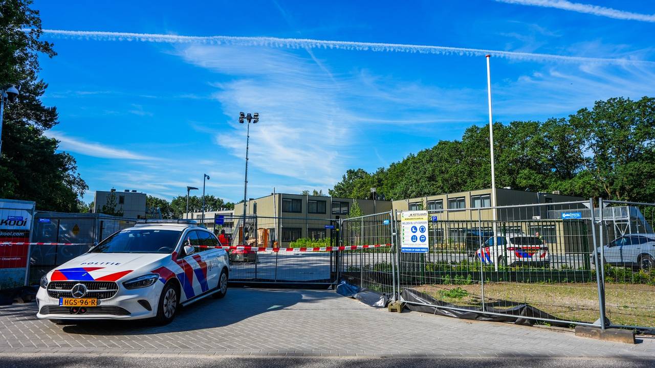 Mogelijk explosief gevonden in azc in aanbouw in Nuenen (foto: Persbureau Heitink).