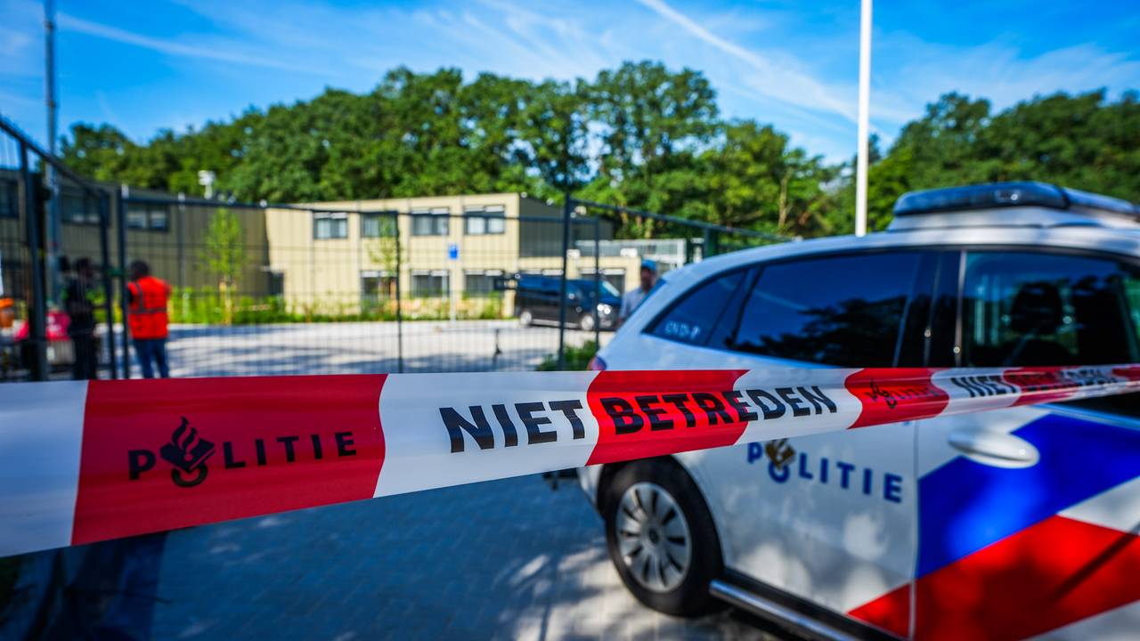 Mogelijk explosief gevonden in azc in aanbouw in Nuenen (foto: Persbureau Heitink).