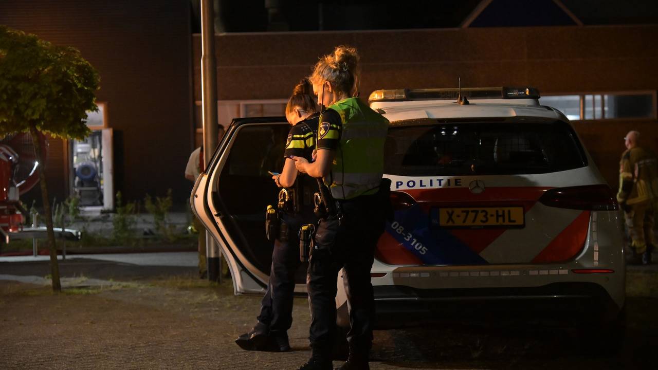 Brand in bedrijfspand in Etten-Leur, medewerkers geëvacueerd (foto: Perry Roovers / Persbureau Heitink).