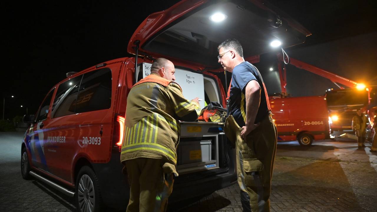 Brand in bedrijfspand in Etten-Leur, medewerkers geëvacueerd (foto: Perry Roovers / Persbureau Heitink).