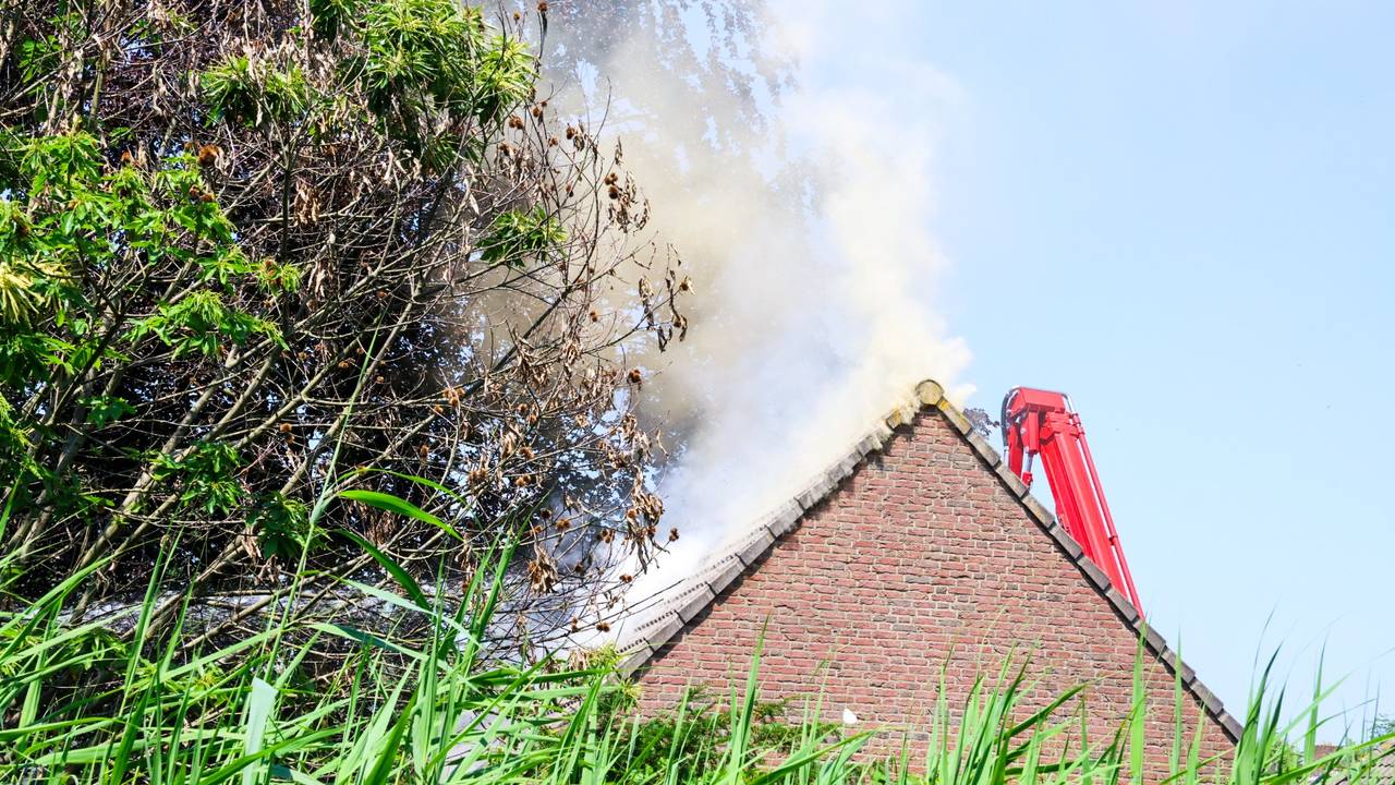 Schuurbrand aan de Dorshout in Veghel (foto: Addy Smits/Persbureau Heitink).