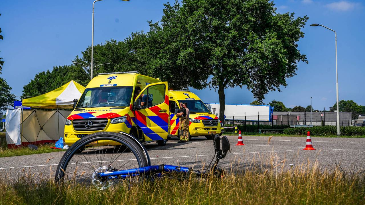 Fietser overleden na botsing met auto in Deurne