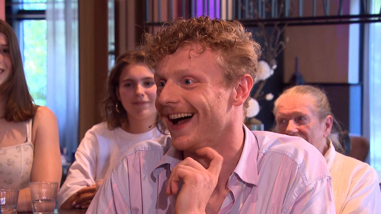 Acteur Teun Donders bij talkshow VRIJDAG (foto: Omroep Brabant).