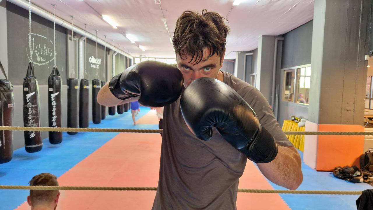 Gijs (29) overwint kanker en stapt de ring in om er 'weer' voor te vechten