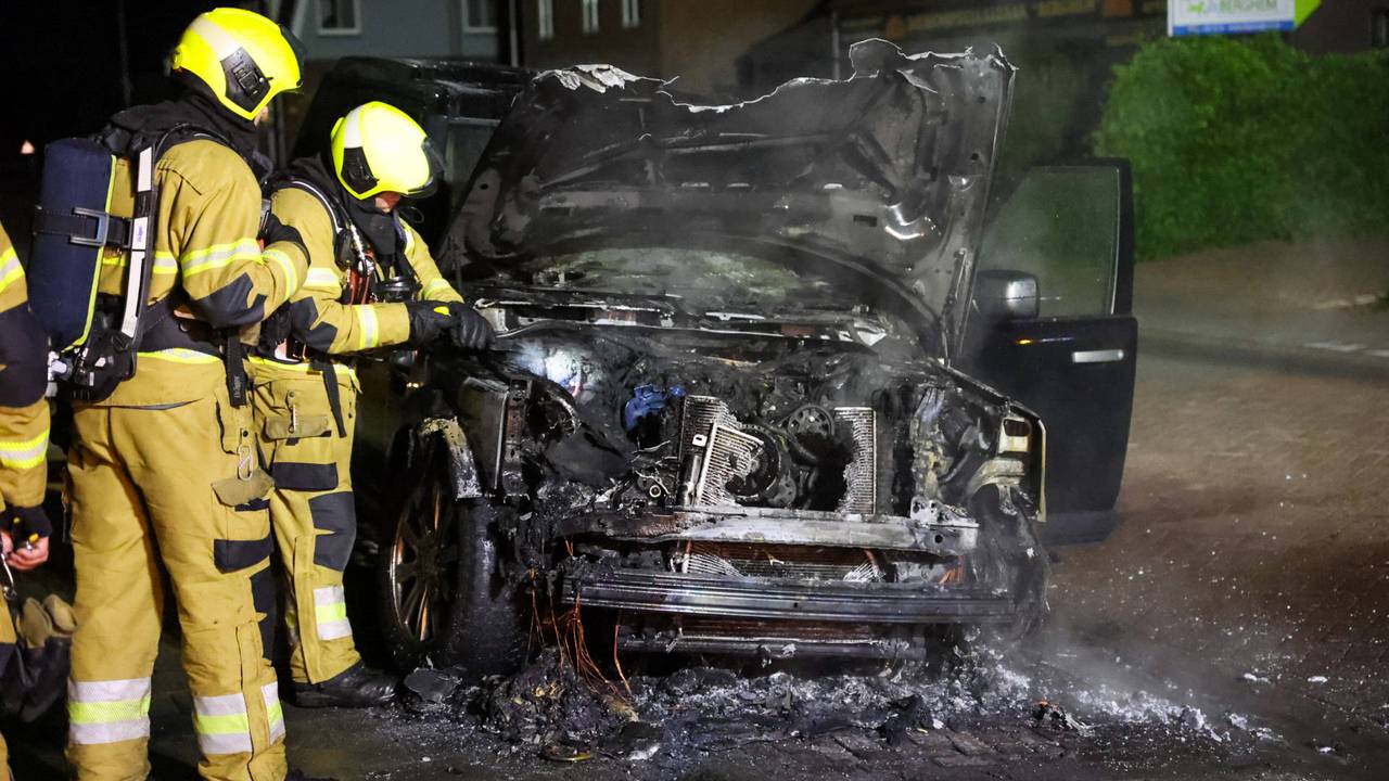 Brand verwoest geparkeerde auto in Berghem