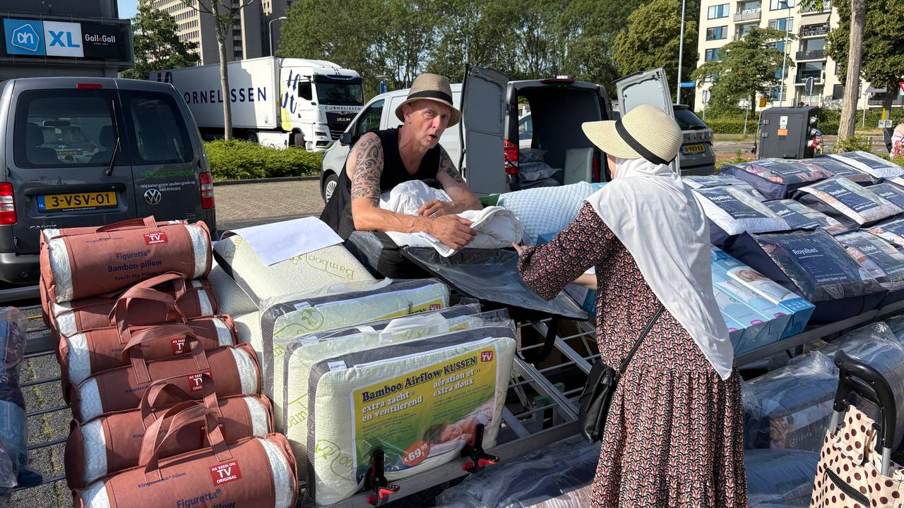 Frank staat gewoon op de markt: 'Handel is handel' (foto: Ruud Ritzen).