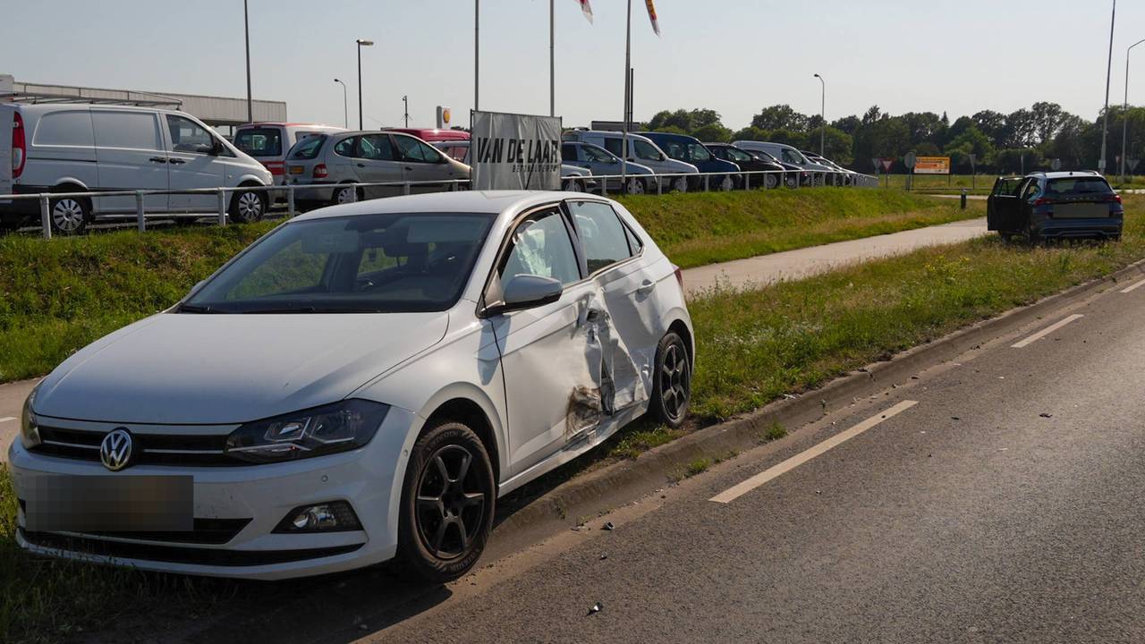 Spookrijder veroorzaakt ongeluk in Someren en wordt meegenomen door agent