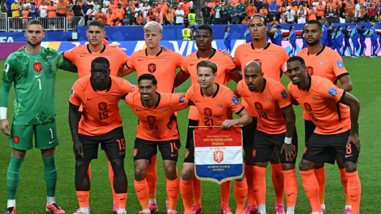 Oranje met Brabanders Bart Verbruggen, Virgil van Dijk en Cody Gakpo (foto: ANP).