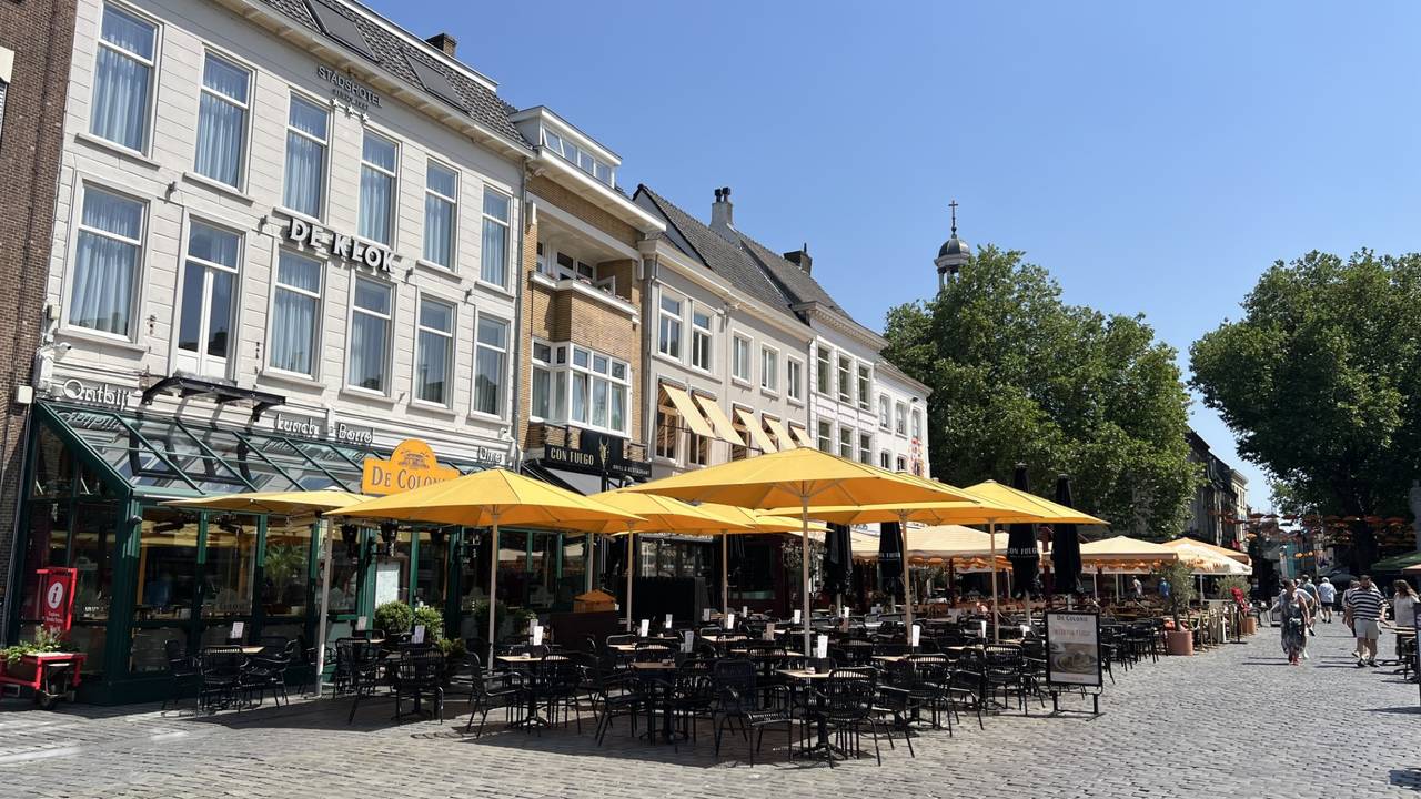 Lege terrassen in Breda (foto: Henk Voermans).