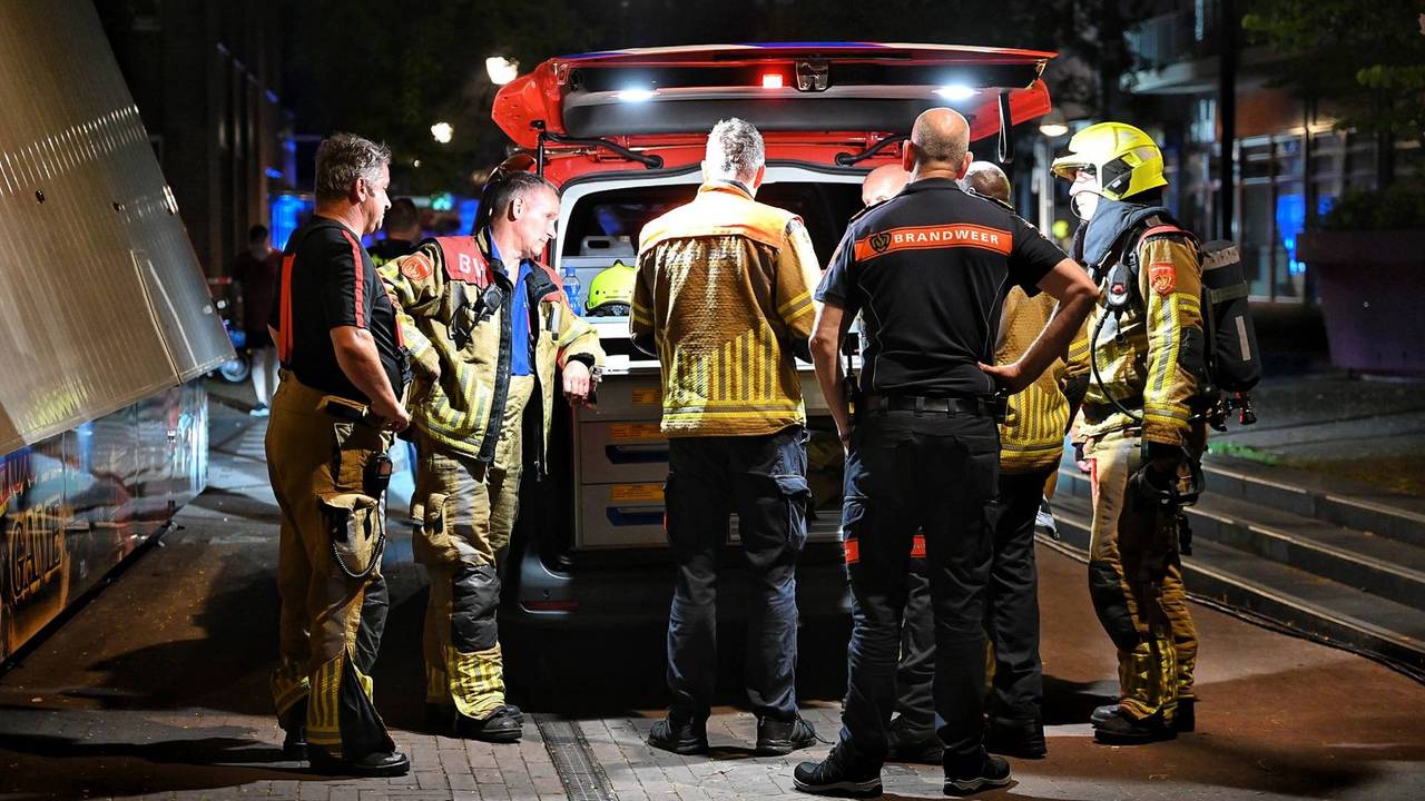 De brandweer rukte massaal uit vanwege de brand in Goirle (foto: Toby de Kort/Persbureau Heitink).