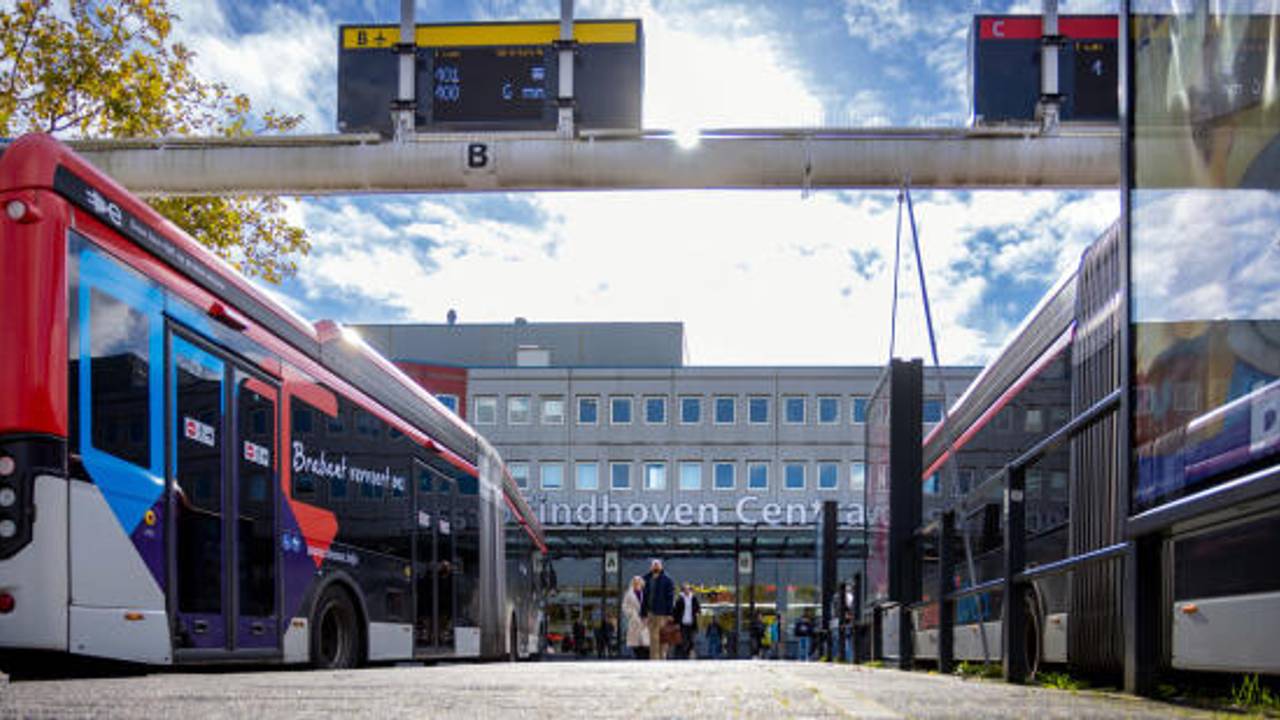 Bussen bij Eindhoven Centraal (foto: Provincie Noord-Brabant).