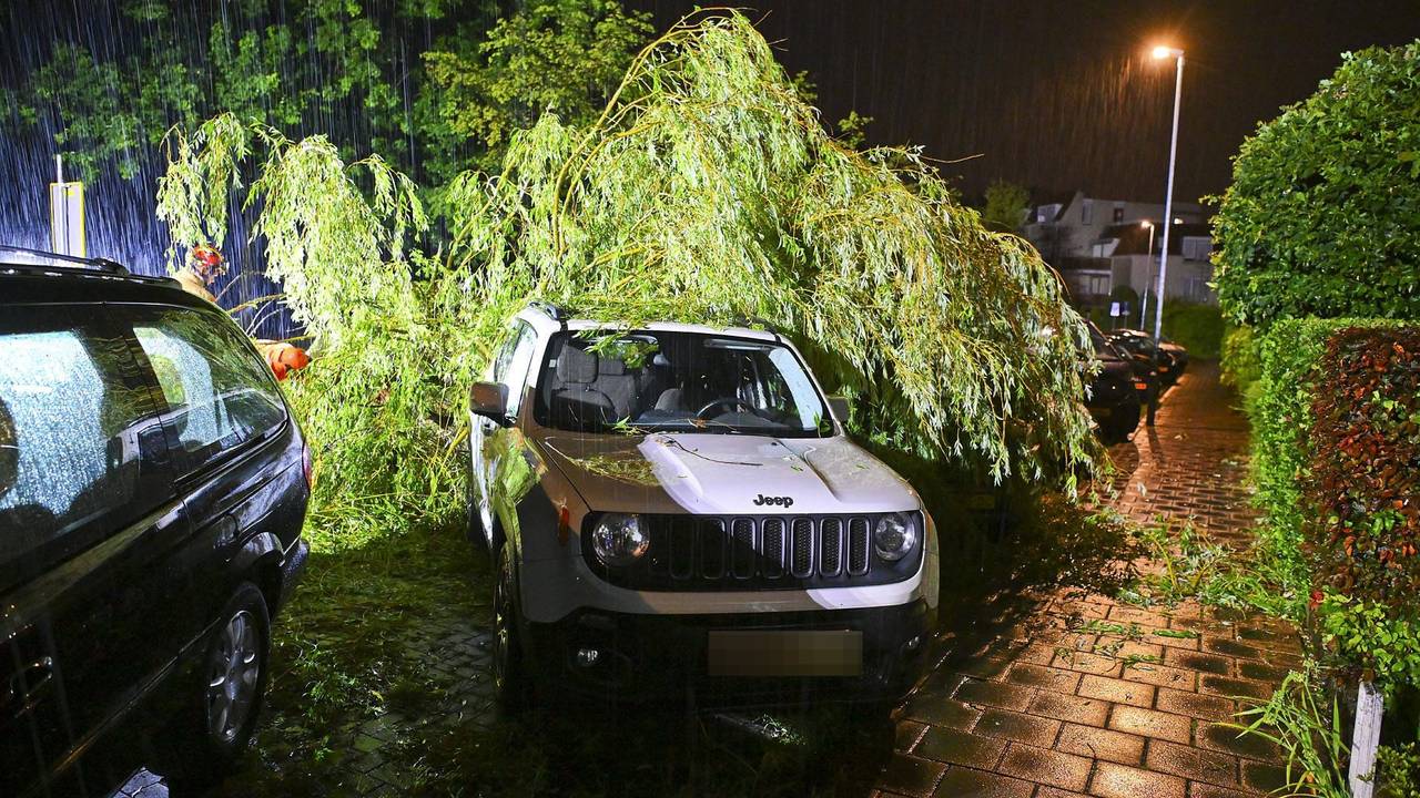 In Valkenswaard is veel schade door de hevige buien. Foto: Persbureau Heitink